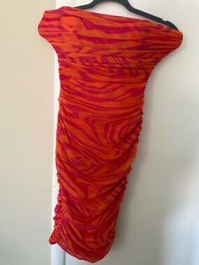 PrettyLittleThing Orange & Fuchsia Zebra Ruched Strapless Dress